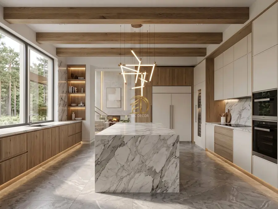 Doğal ahşap dolaplar, mermer ada ve entegre aydınlatmayla modern villa mutfağı