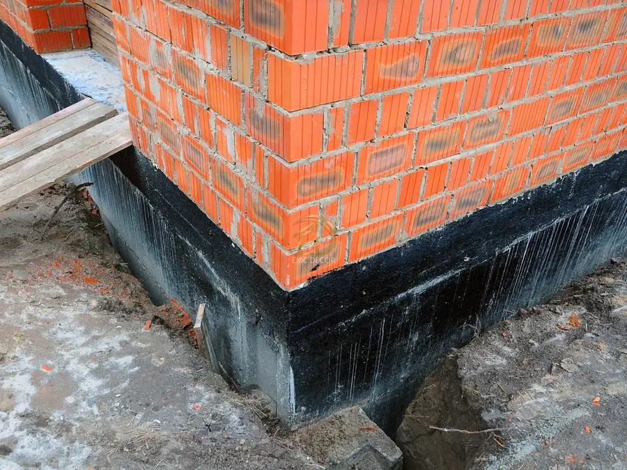 Bina temel ve perde betonlarında sıvı bitüm esaslı koruyucu su yalıtımı kaplaması