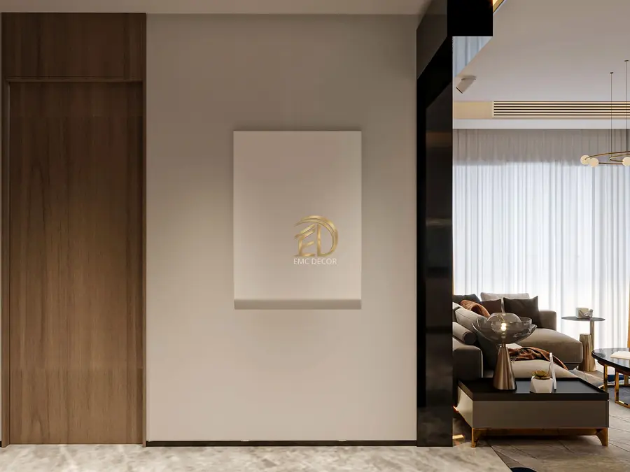 Ahşap panel ve aydınlatma detaylı yenilenmiş salon